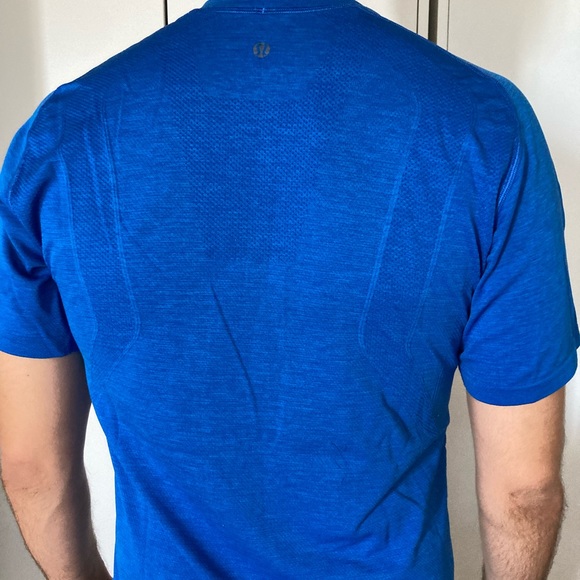 Lulu lemon t shirt - Picture 3 of 4